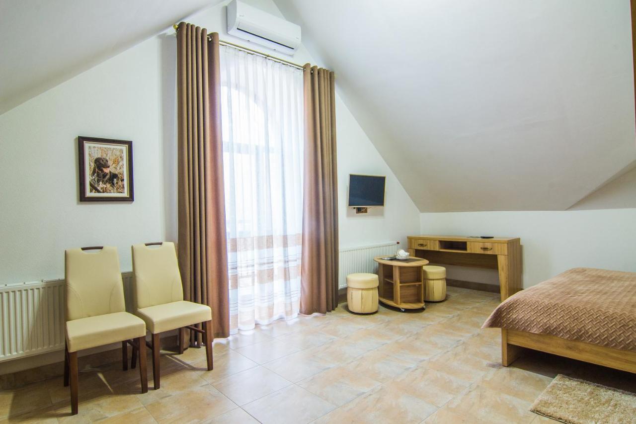 Мисливець В Комплексі "Сокіл" Hotel Susk Exterior photo