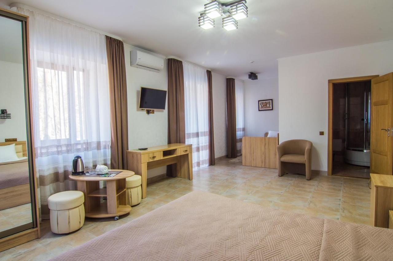 Мисливець В Комплексі "Сокіл" Hotel Susk Exterior photo
